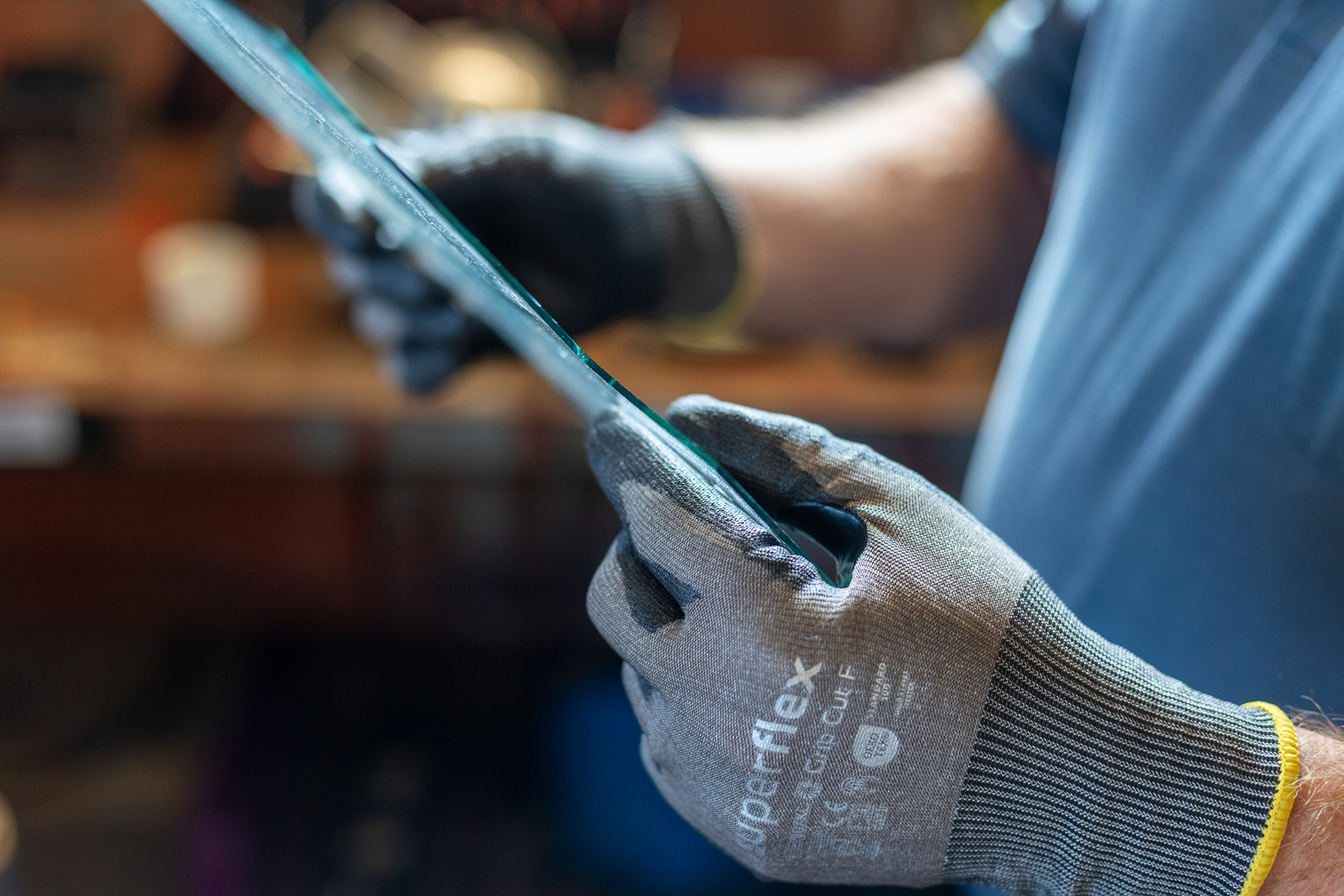 Superflex Grip Cut F skærehæmmende arbejdshandske ved håndtering af glas