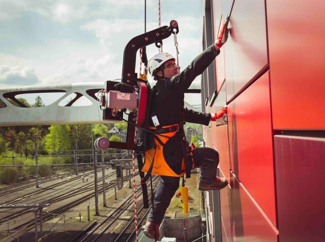 Stennevad sikrer dig og kollegerne mod at falde ned. Faldsikring til industrien.