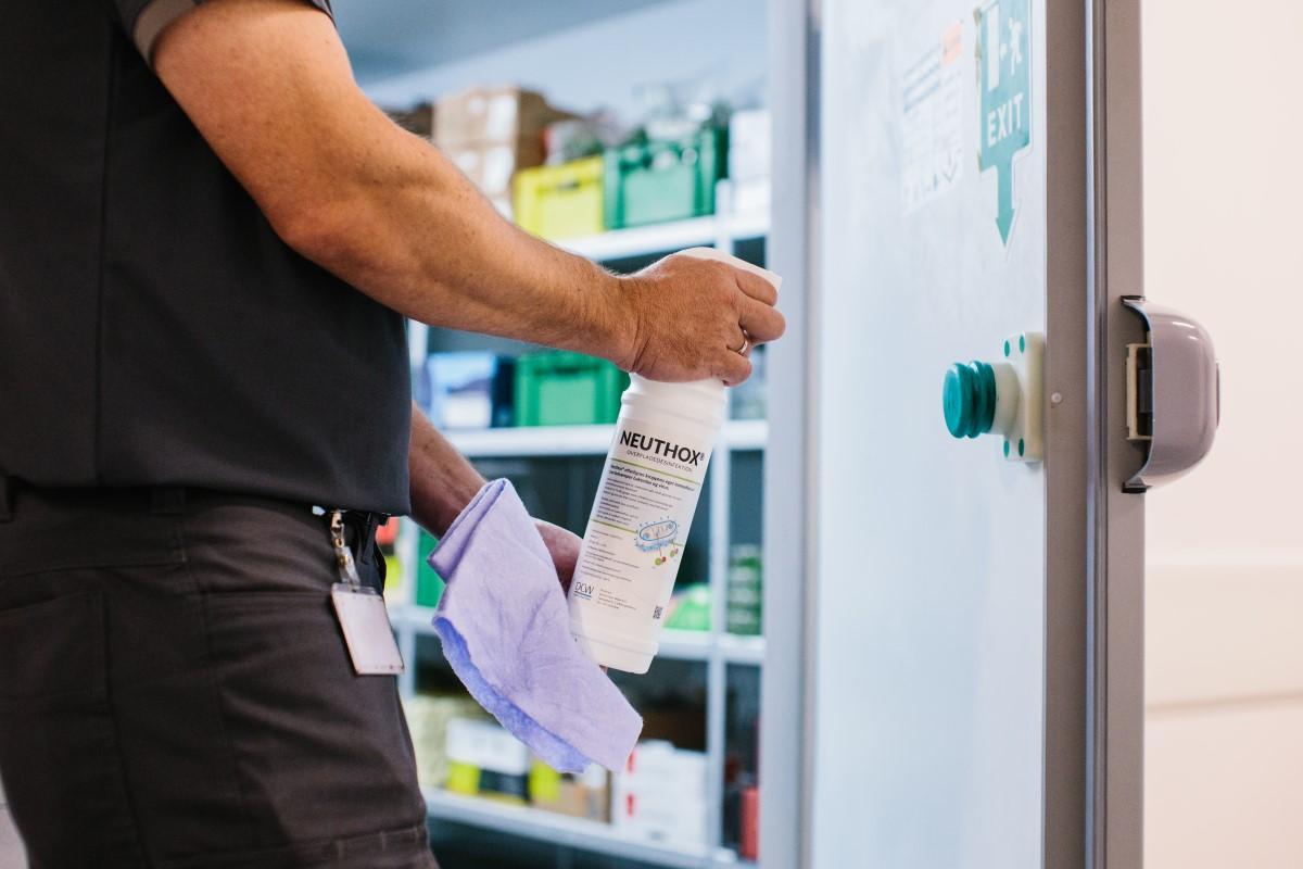 Neuthox er fremtidens hånddesinfektion og overfladedesinfektion. Lær alt om produkterne her!